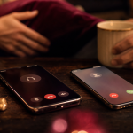 Faire amour au telephone : appel vocal sur smartphones, désir à distance