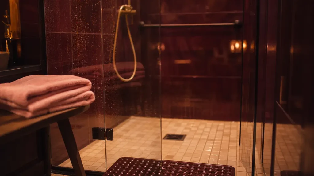 Sexe sous la douche : 5 positions simples et les erreurs à éviter pour ne pas glisser