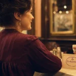 A quoi pense un homme quand une femme lui plaît, présence au café, femme souriante